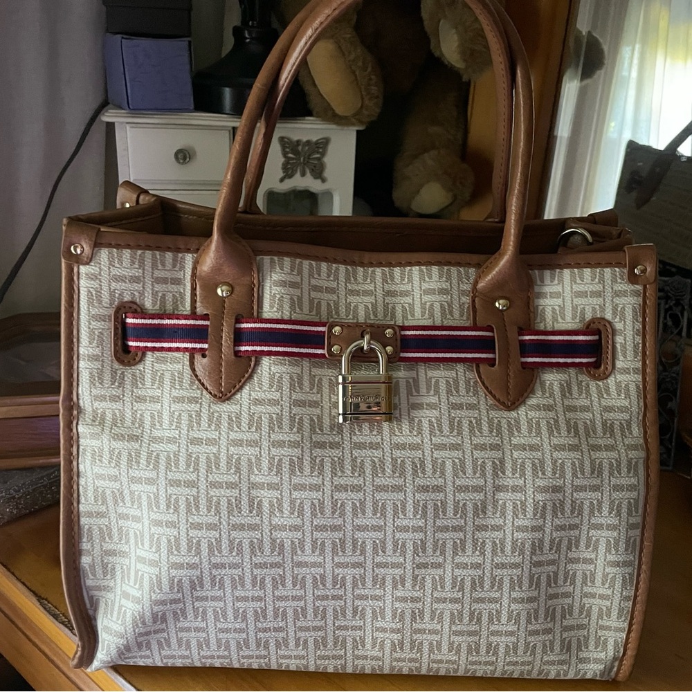 Tommy Hilfiger TH Heritage Shopper brown/cream Tote Bag with logo padlock